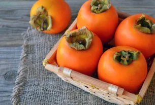 Persimmons, Persimmon recipes, Health benefits of persimmons, How to eat persimmons, Storing persimmons, Cooking with persimmons, Persimmon nutrition, Growing persimmons Preserving, persimmons,